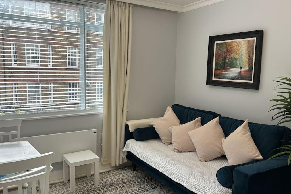 1 Bedroom Luxury Flat In Kensington Apartment