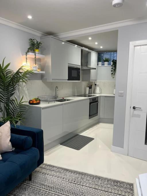 1 Bedroom Luxury Flat In Kensington * London