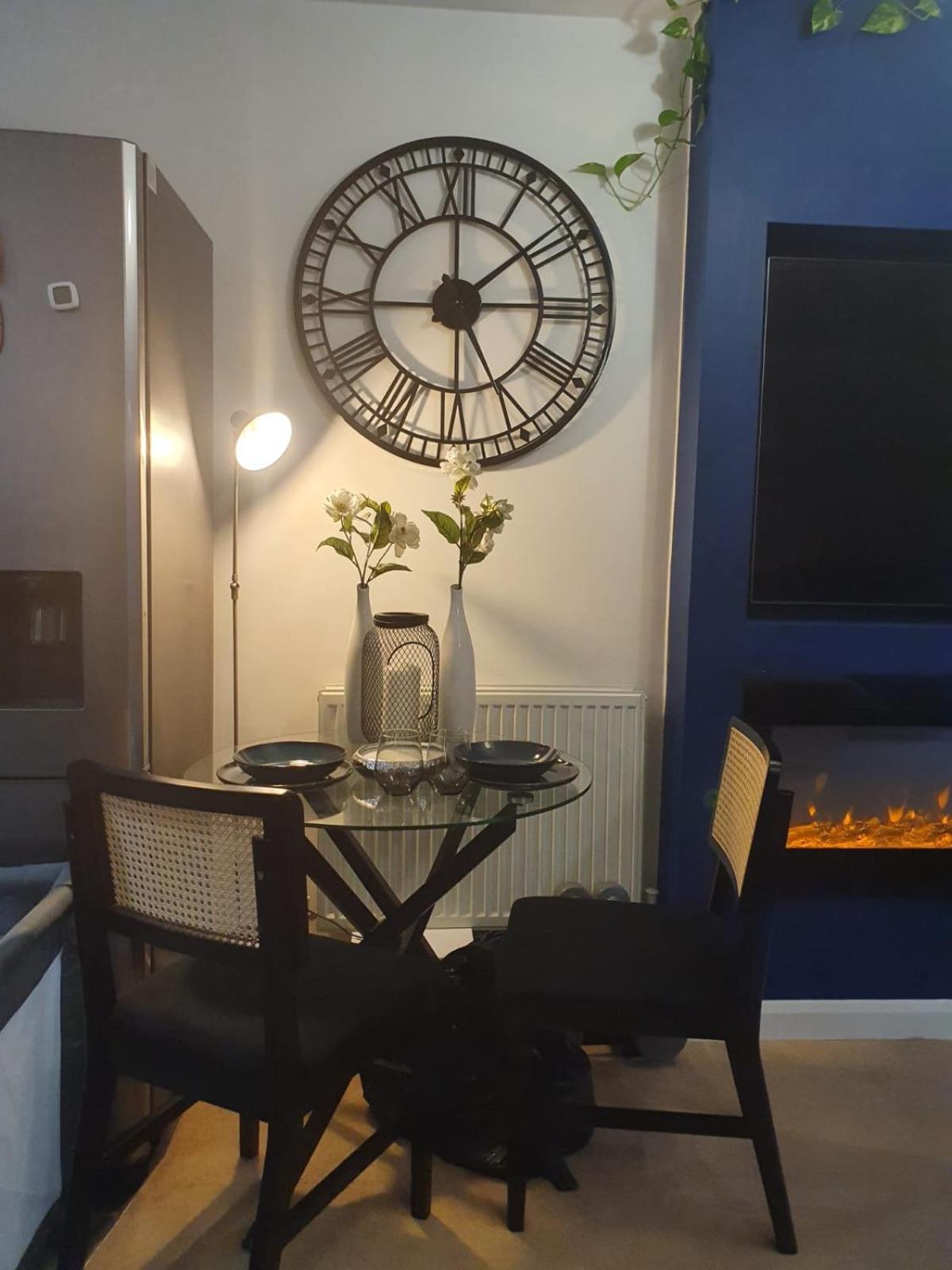 Apartment Luxury 2 Bedroom Flat In Central *