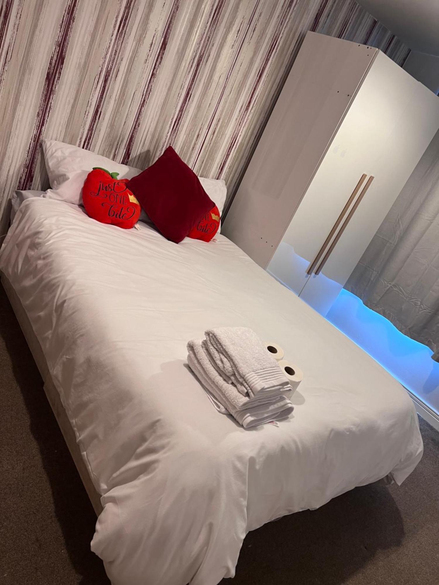 Lovely En-suite Double Homestay London