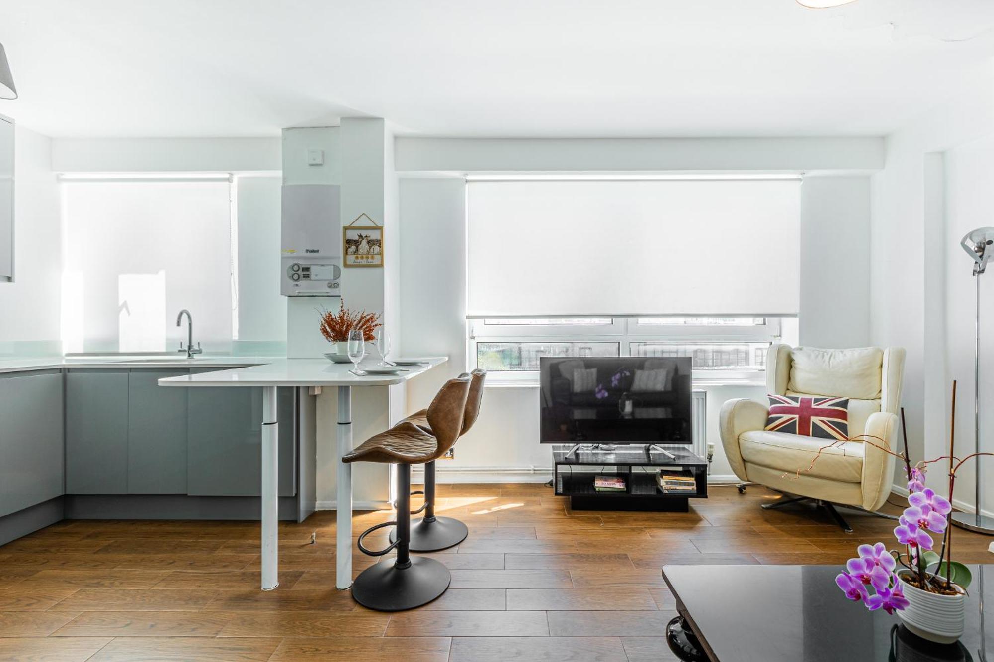Charming 1 Bedroom Serviced In Camden Apartment