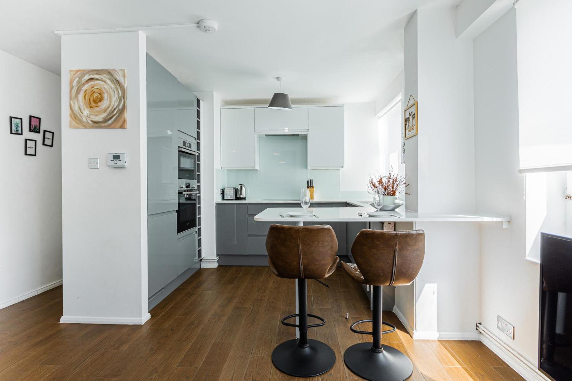 Charming 1 Bedroom Serviced In Camden Apartment