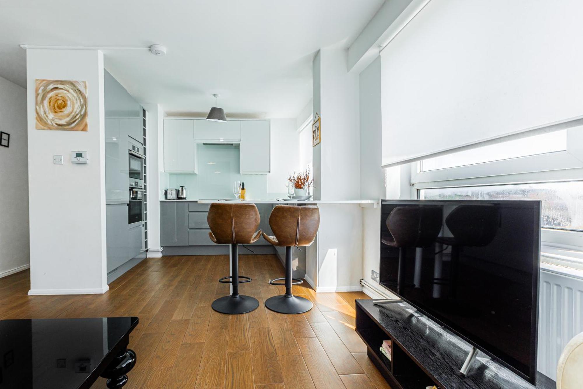 Charming 1 Bedroom Serviced In Camden Apartment *