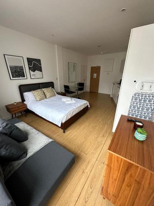 Gem 1 Bedroom Flat Piccadilly Circus Vr8 London