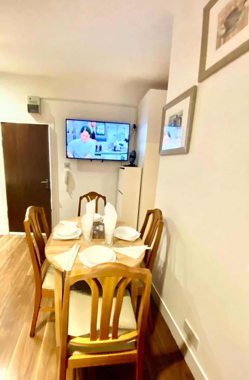 Apartment Entire One Bedroom Flat In Central