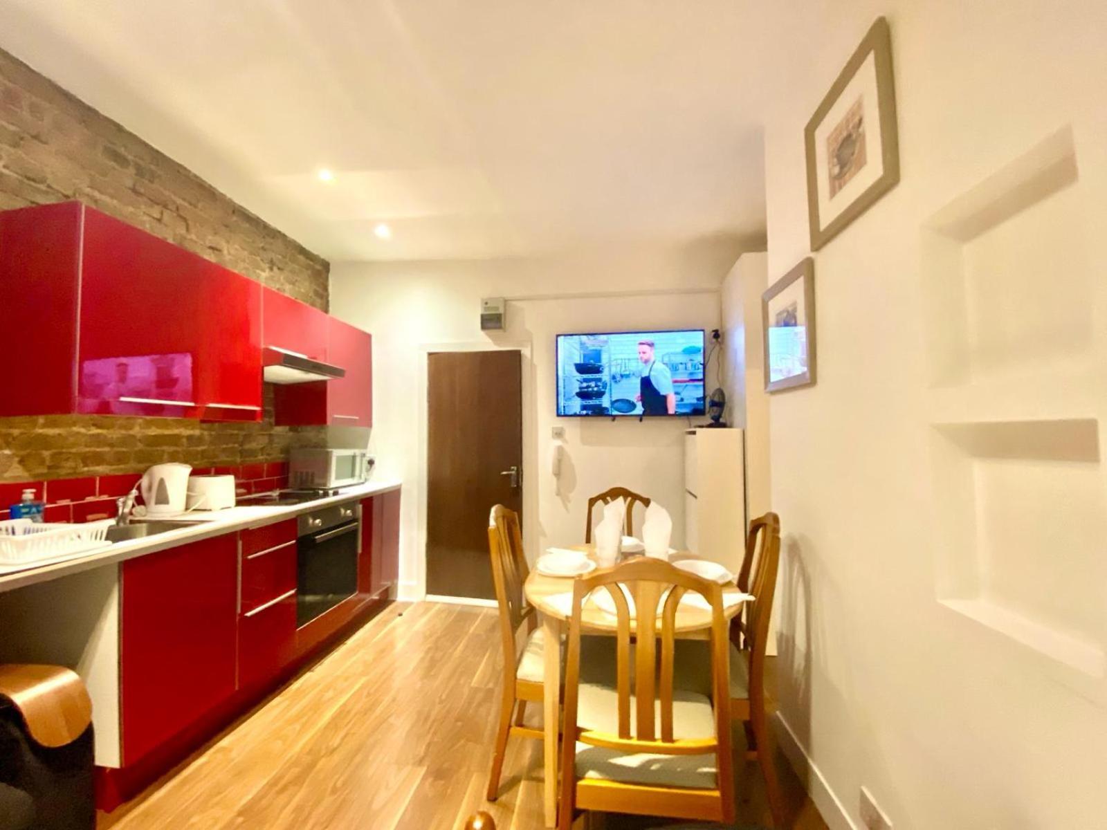 Entire One Bedroom Flat In Central Apartment *