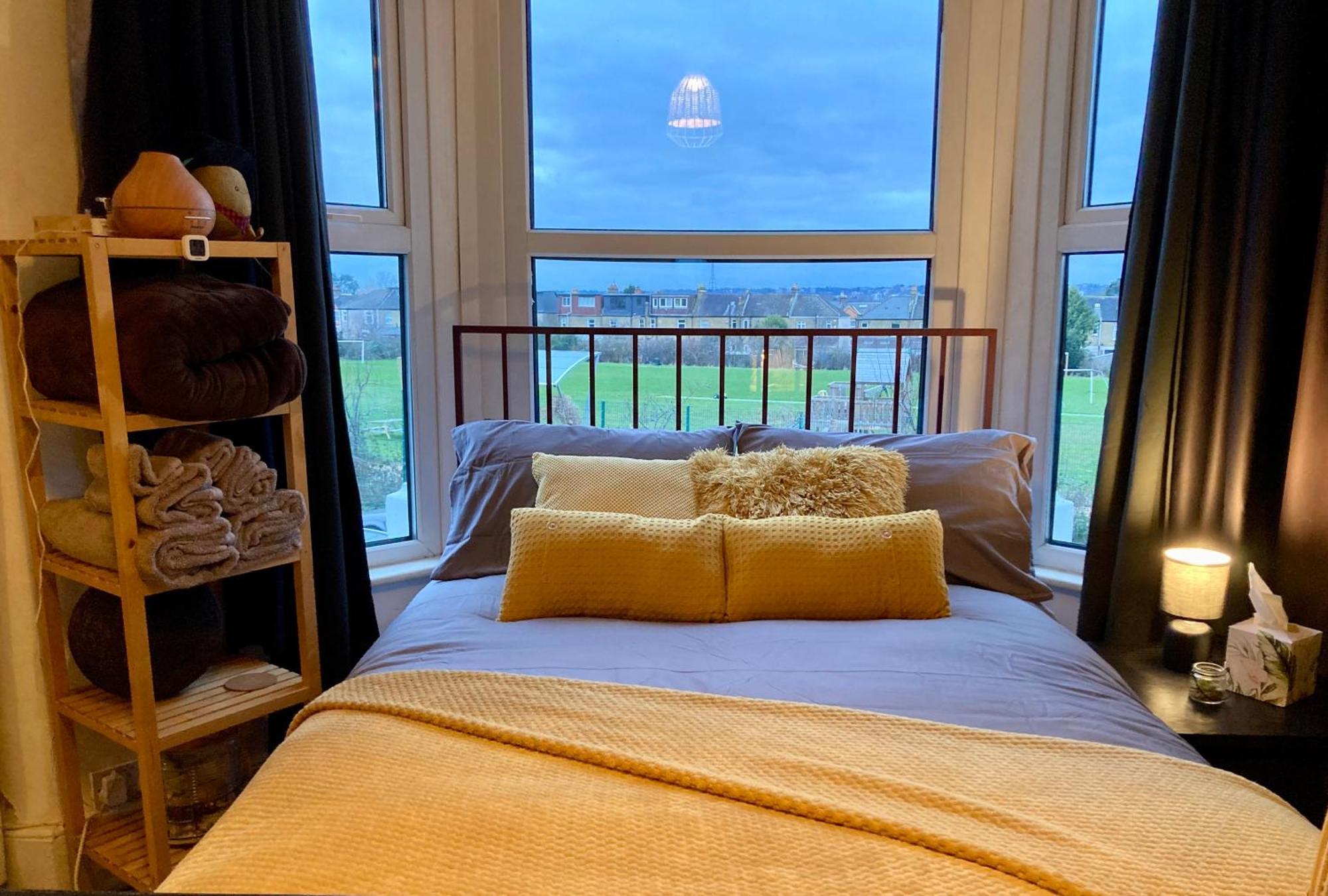 Homestay With A View Catford, *