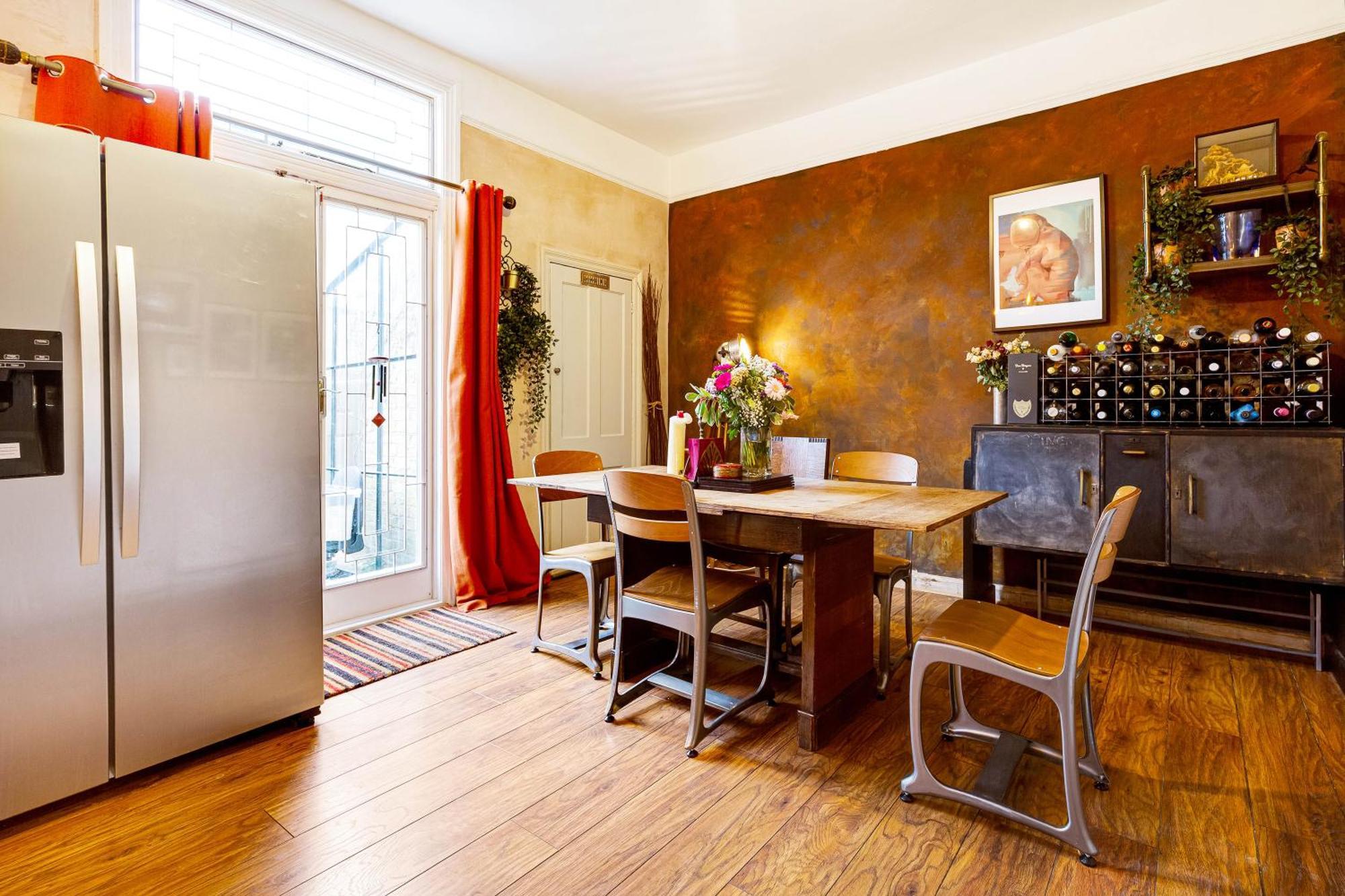 Homestay With A View Catford, *