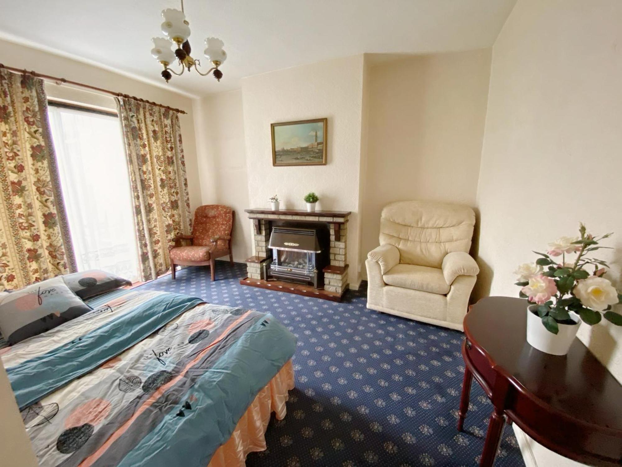 Holiday home Barking House Sleeps 11 - Parking - Train Tube - Airport London