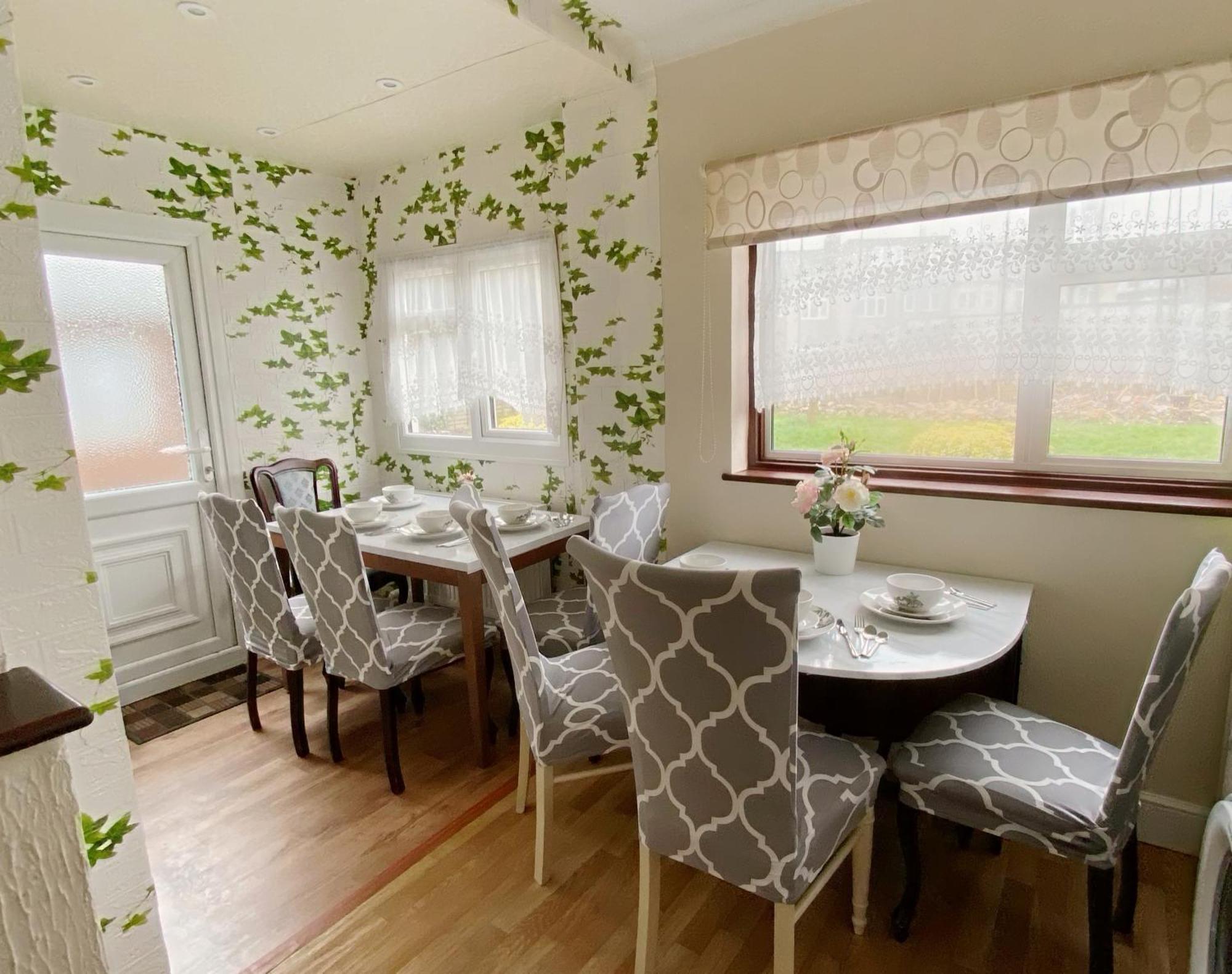 Holiday home Barking House Sleeps 11 - Parking - Train Tube - Airport