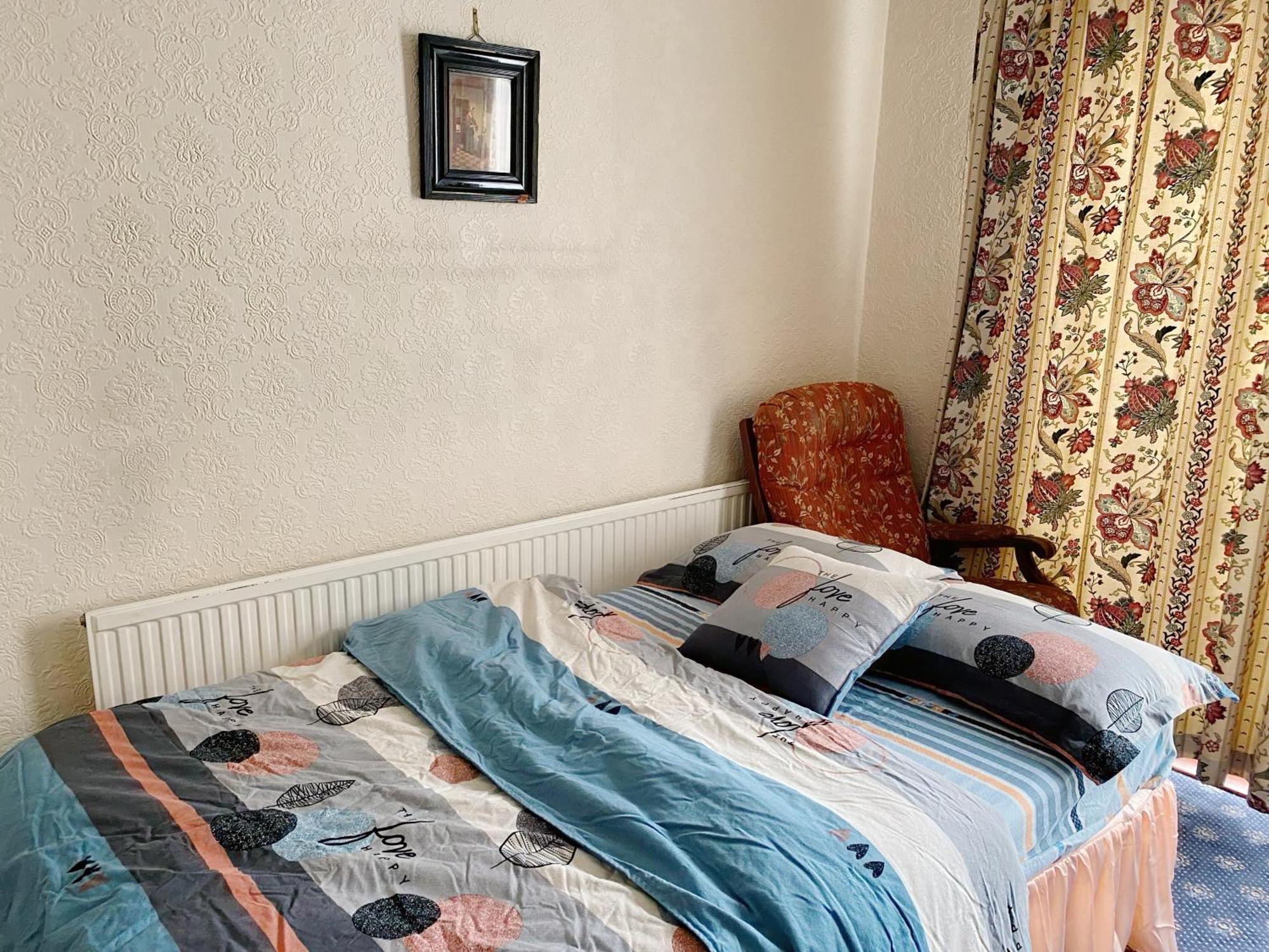 Barking House Sleeps 11 - Parking - Train Tube - Airport