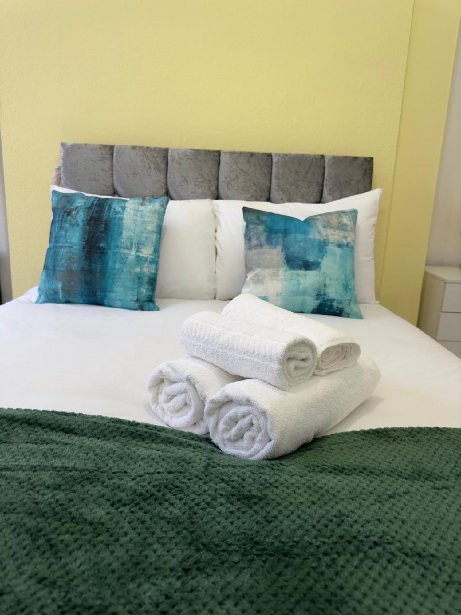 Holiday home Newly Decorated 5-bed Hackney Townhouse London