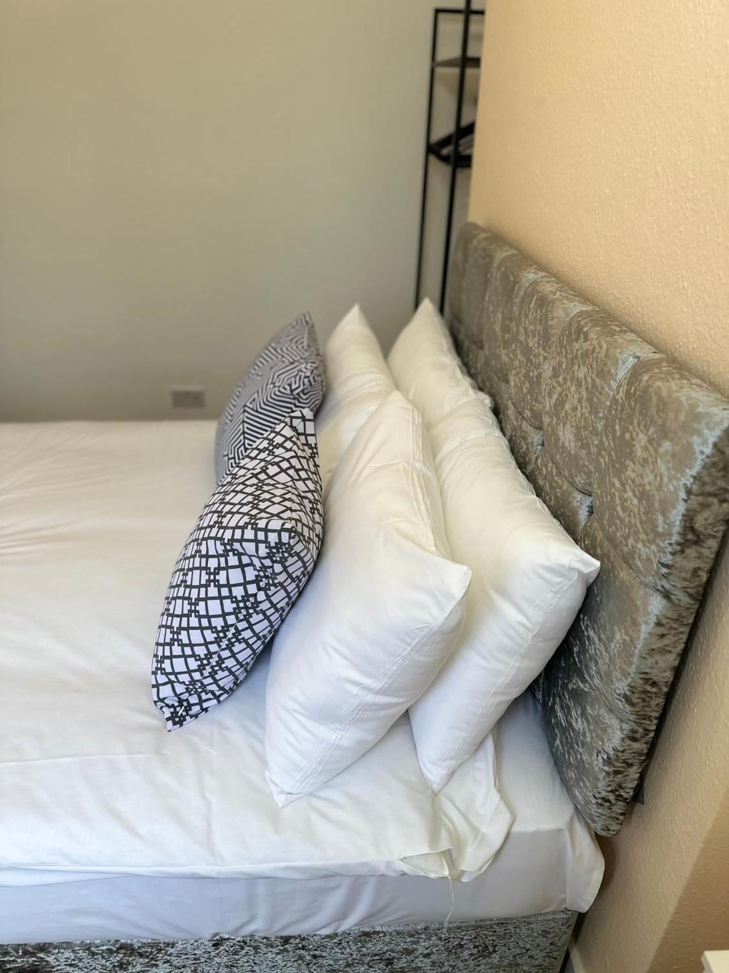 Newly Decorated 5-bed Hackney Townhouse * London