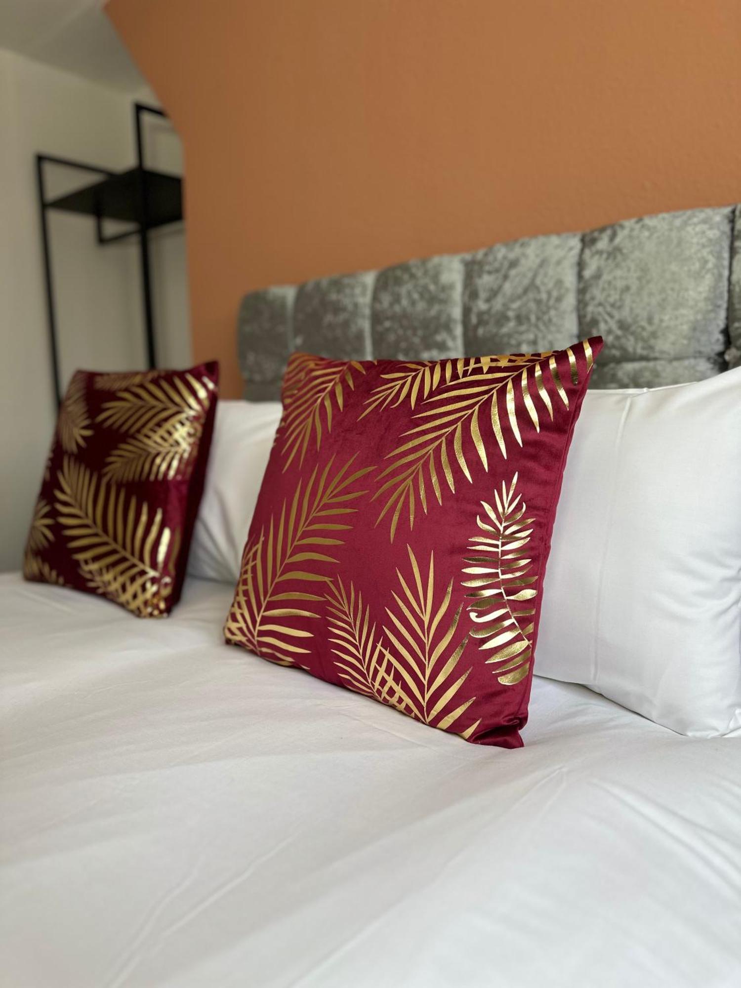 Newly Decorated 5-bed Hackney Townhouse Holiday home
