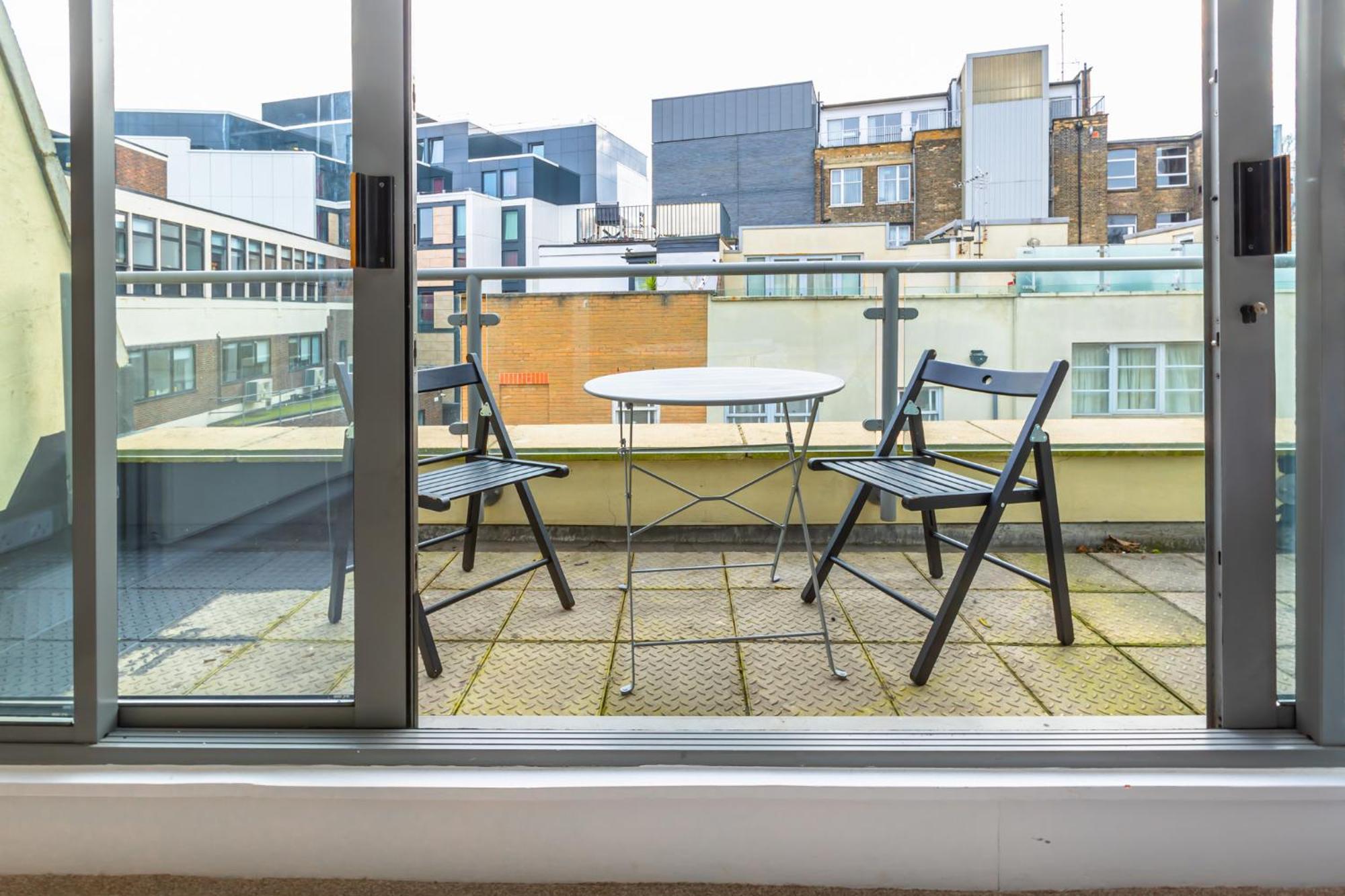 Fantastic Multilevel 3br, Vibrant Angel, 5min Tube Apartment London