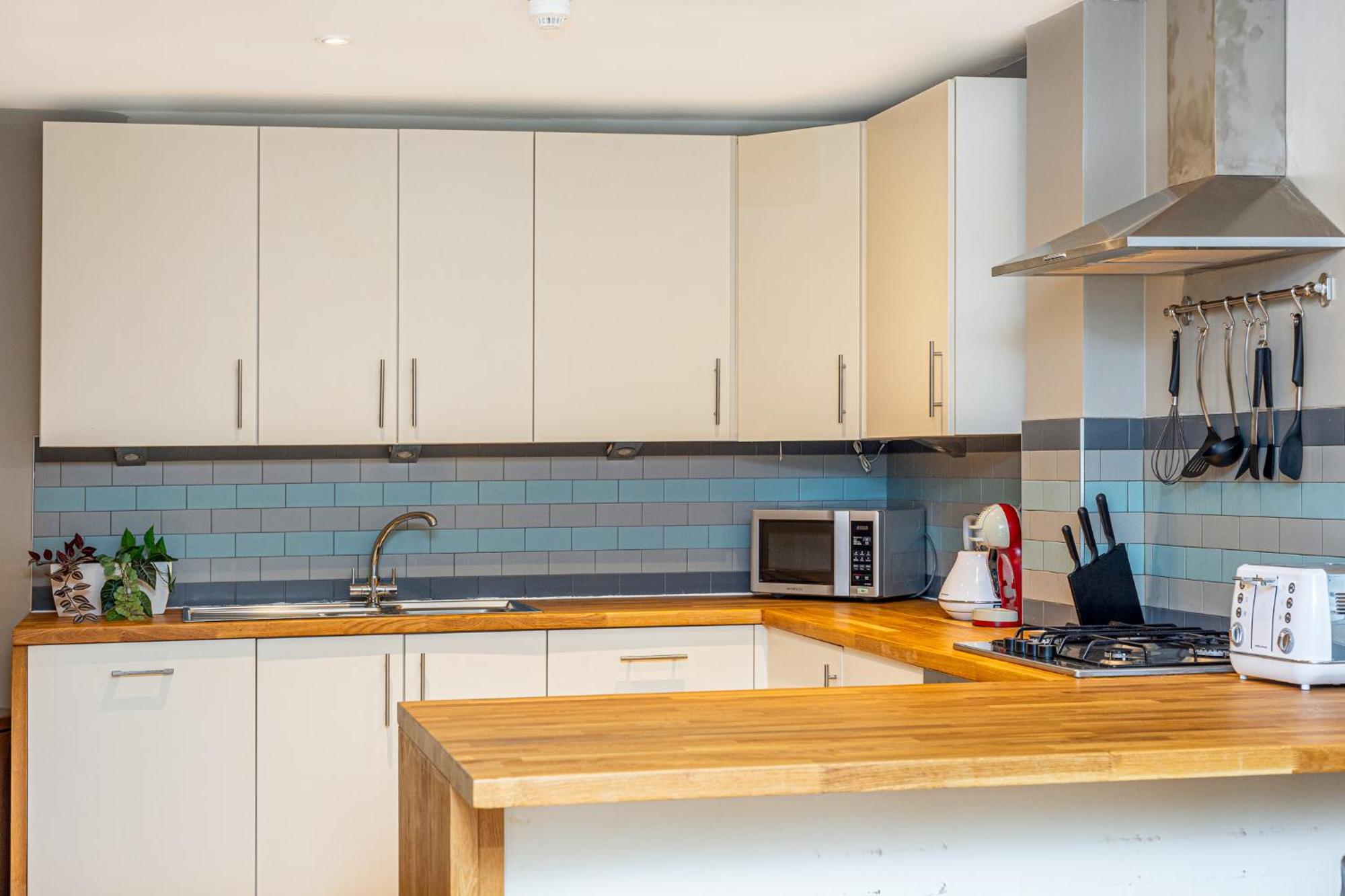 Fantastic Multilevel 3br, Vibrant Angel, 5min Tube *