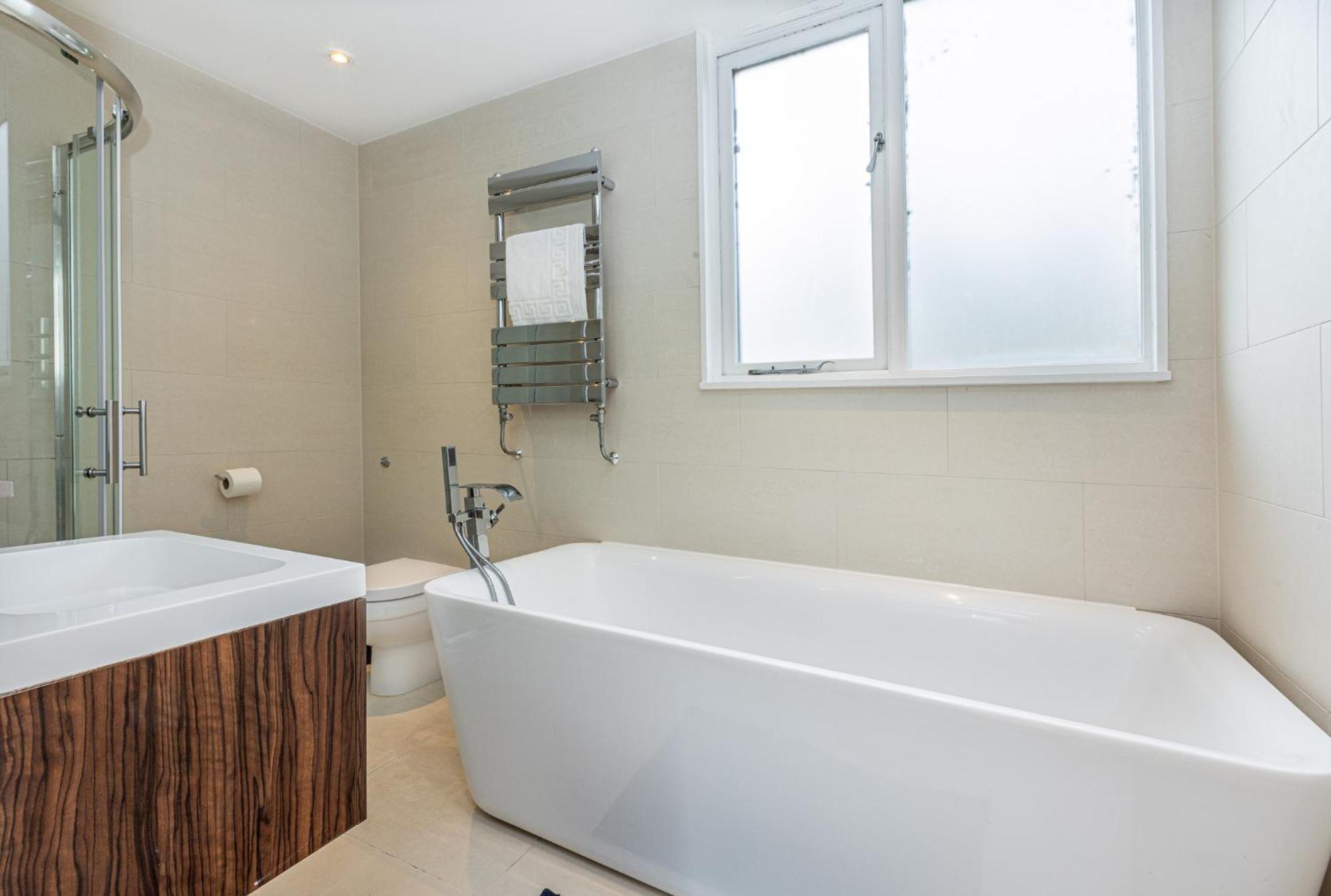 Apartment Fantastic Multilevel 3br, Vibrant Angel, 5min Tube *