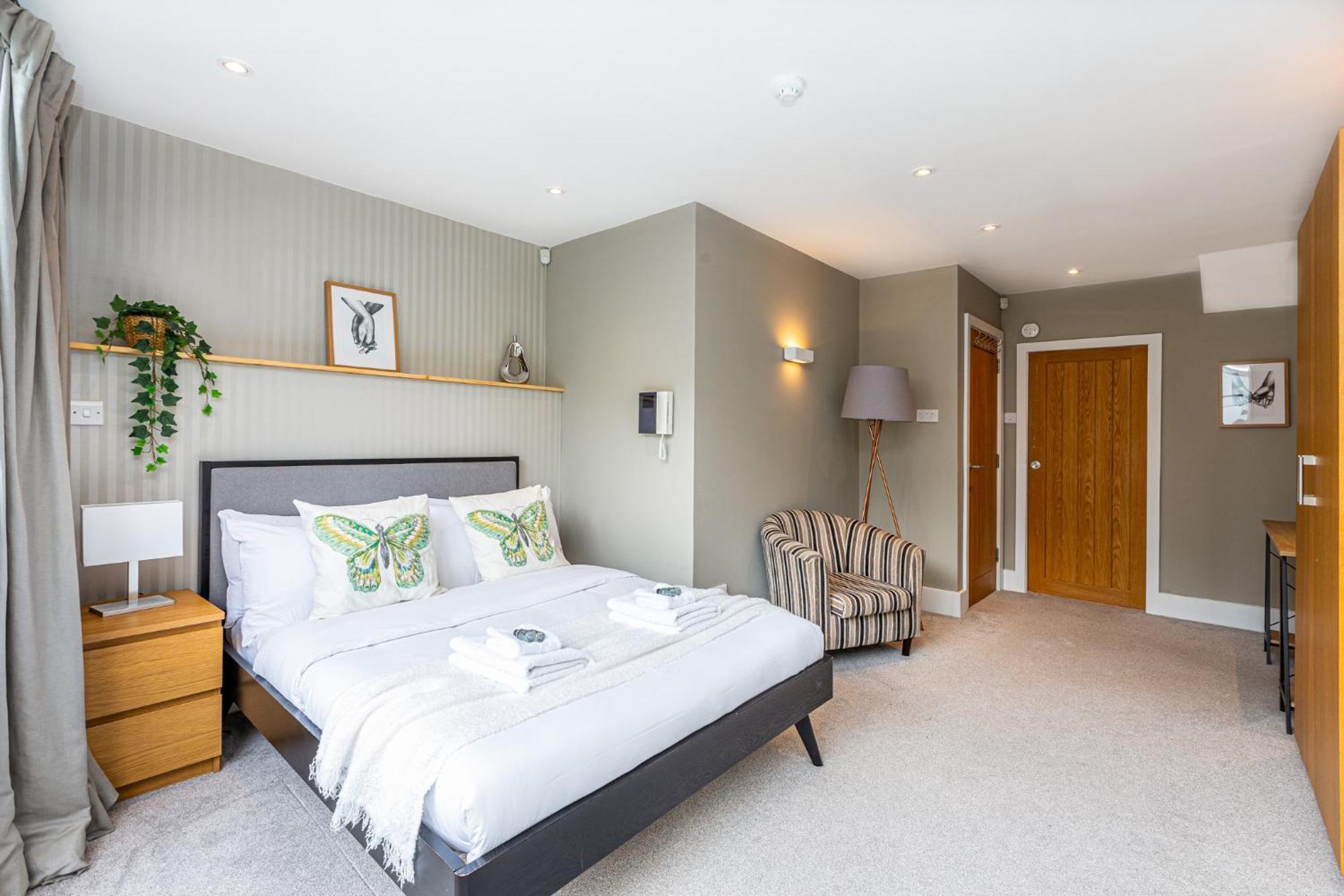 Fantastic Multilevel 3br, Vibrant Angel, 5min Tube *