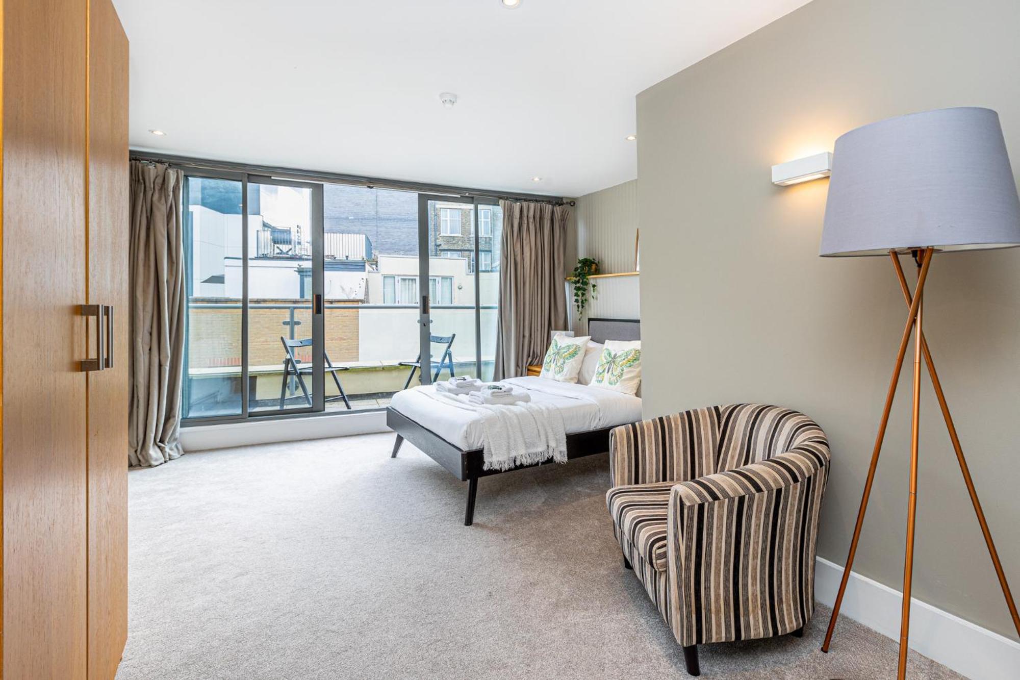 Fantastic Multilevel 3br, Vibrant Angel, 5min Tube Apartment London