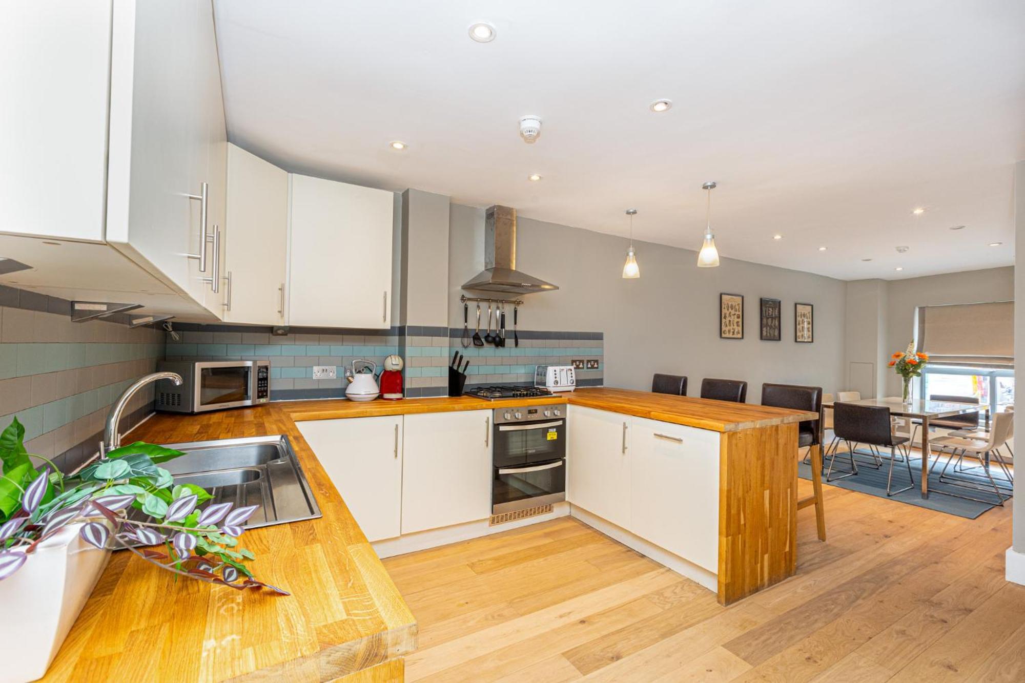 Fantastic Multilevel 3br, Vibrant Angel, 5min Tube Apartment London