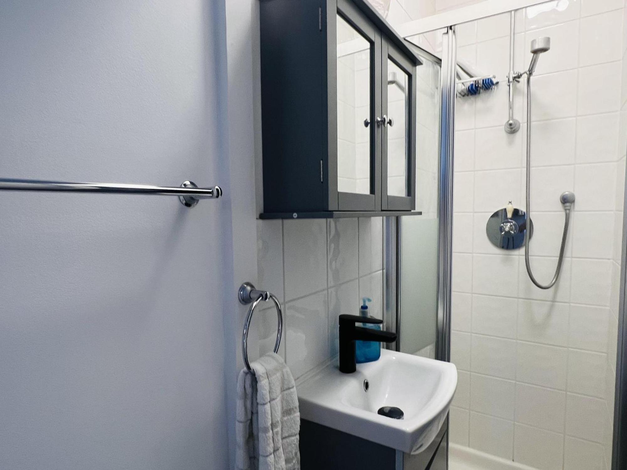 Apartment Impeccable 1 Bedroom Flat In