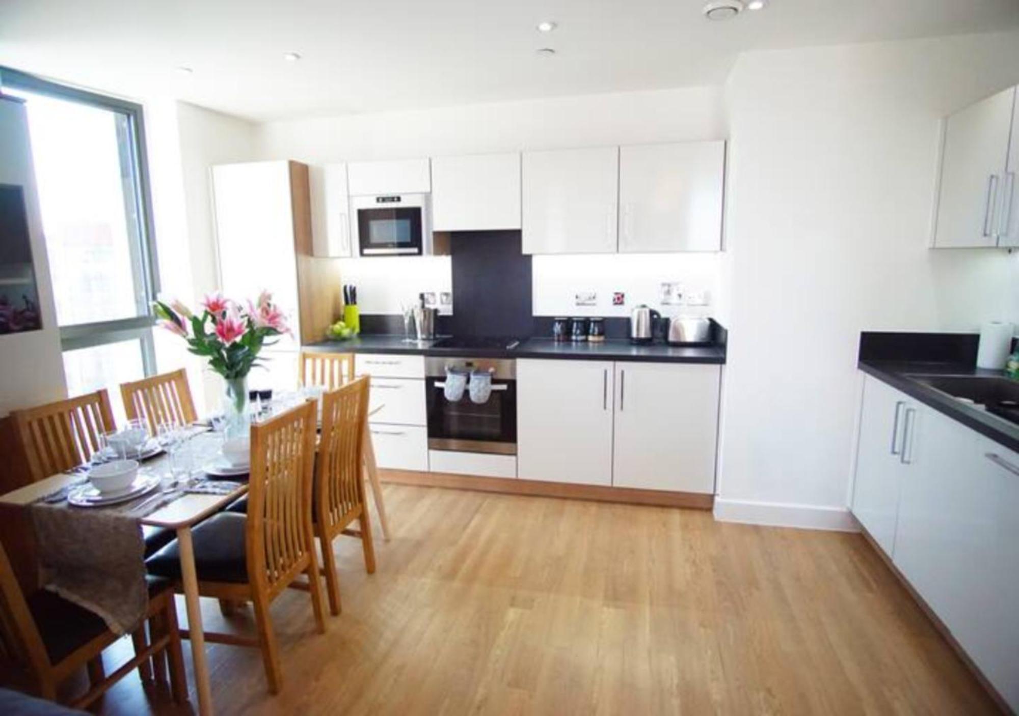 Deluxe Spacious 2Br Flat Near Excel London And O2 Arena Apartment