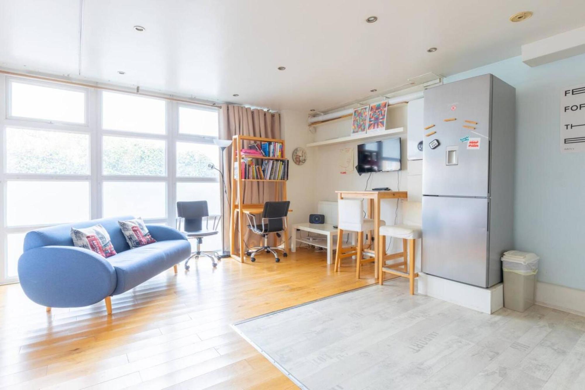 Spacious Studio In Kennington *