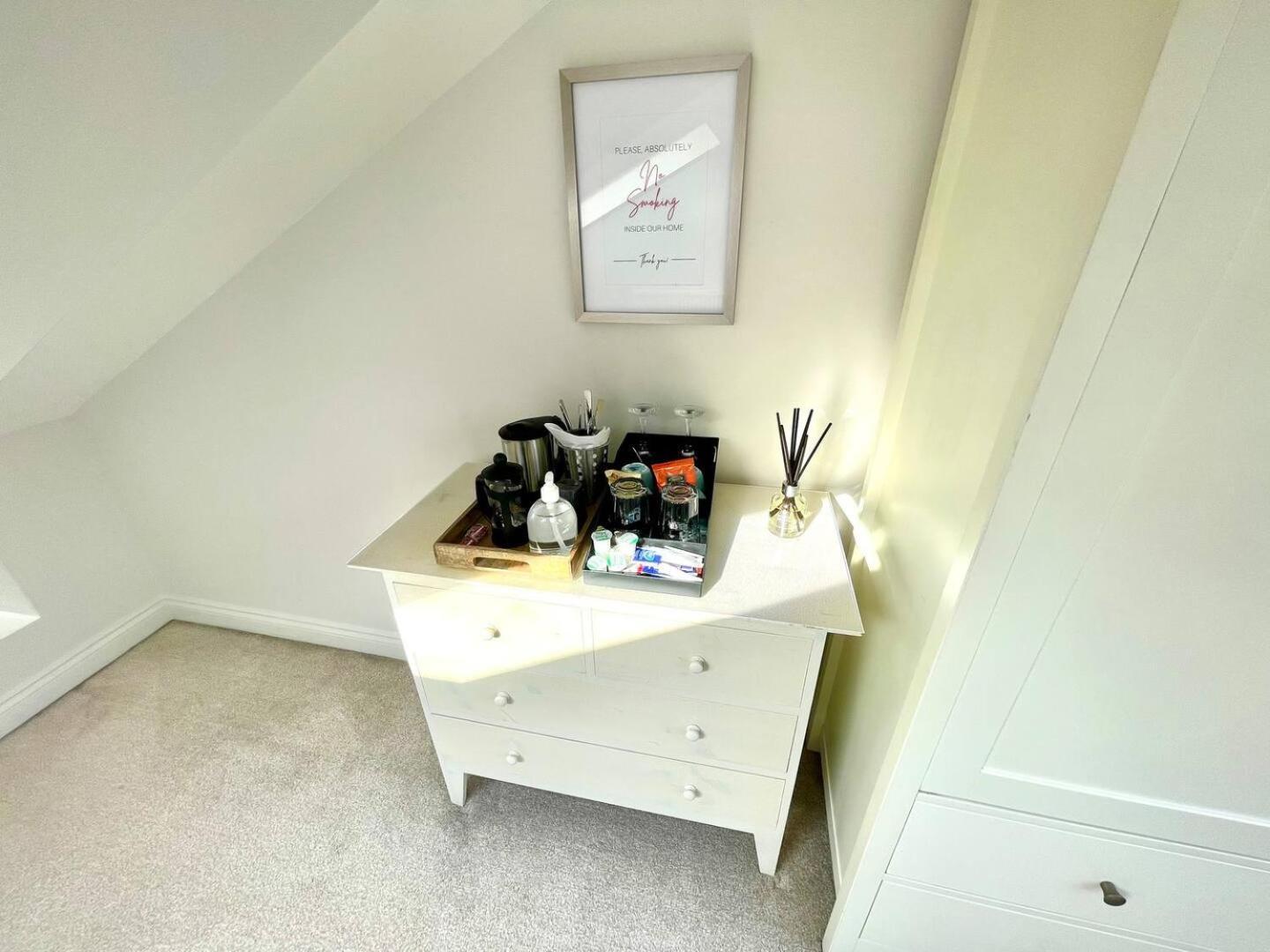 Bright Quiet Loft Ensuite Serene Clapham Area Holiday home *
