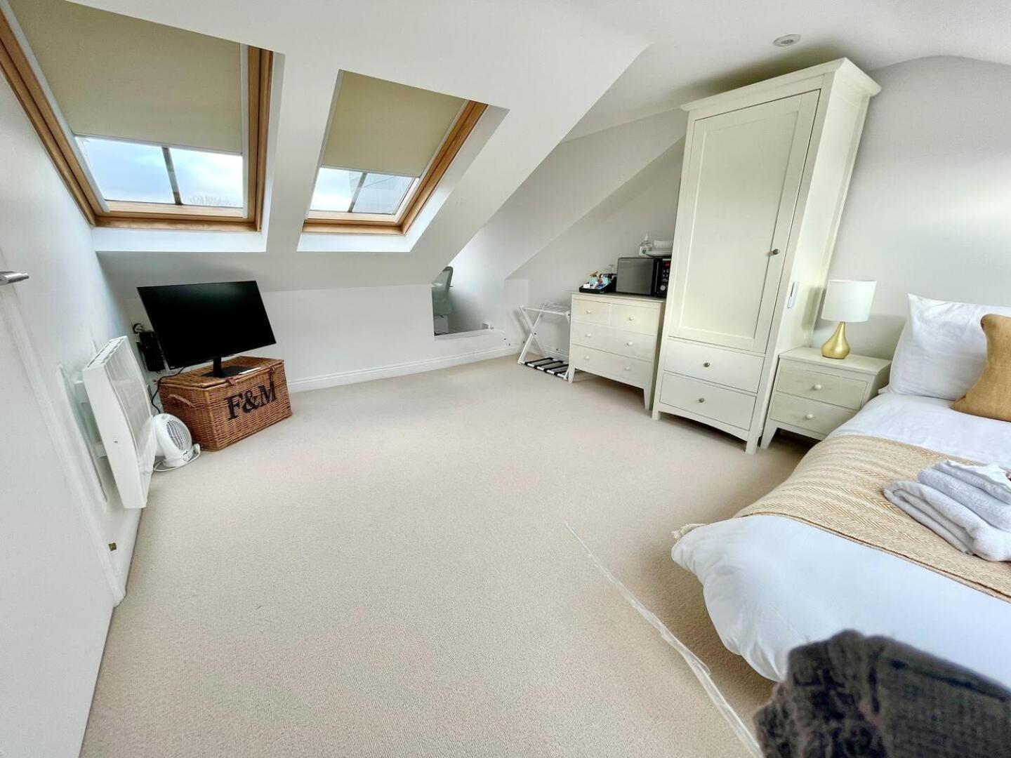 Bright Quiet Loft Ensuite Serene Clapham Area * London