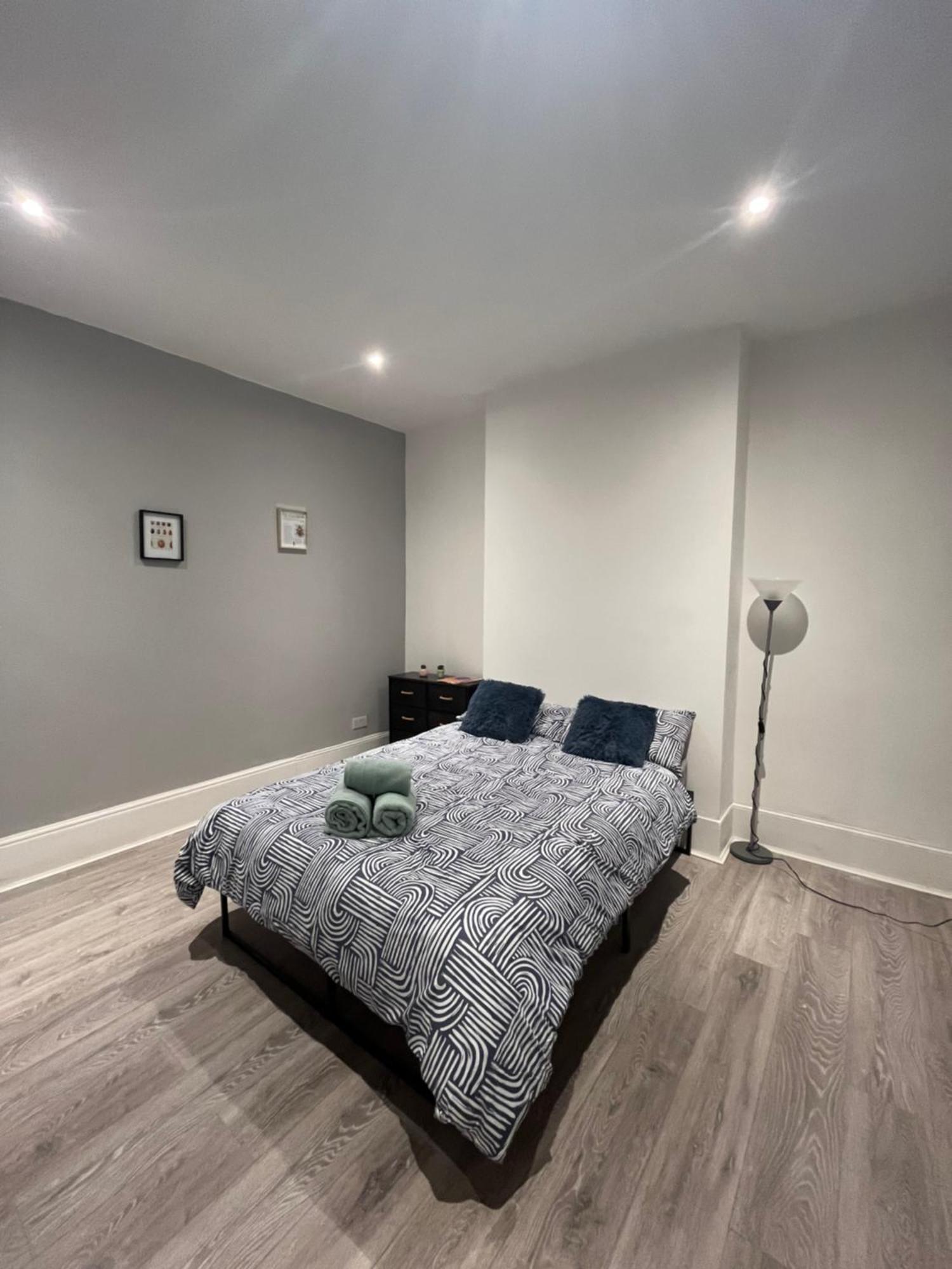 Super 2 Bed Flat * Londres