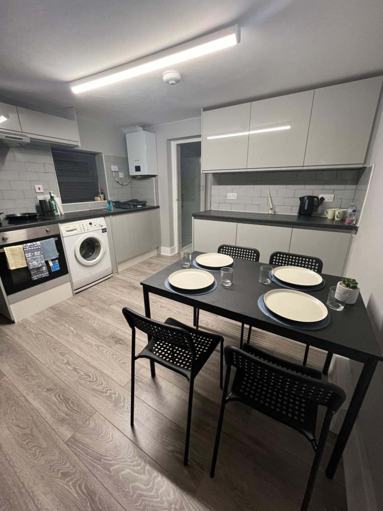 Super 2 Bed Flat * Londres