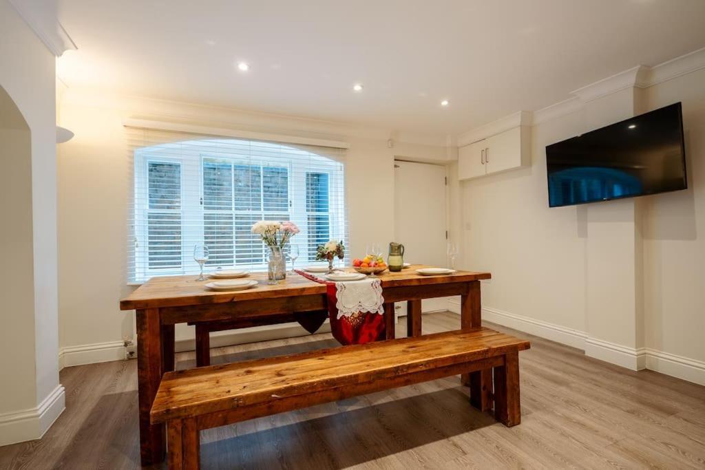 Luxury 3brs House In The Heart Of Victoria
