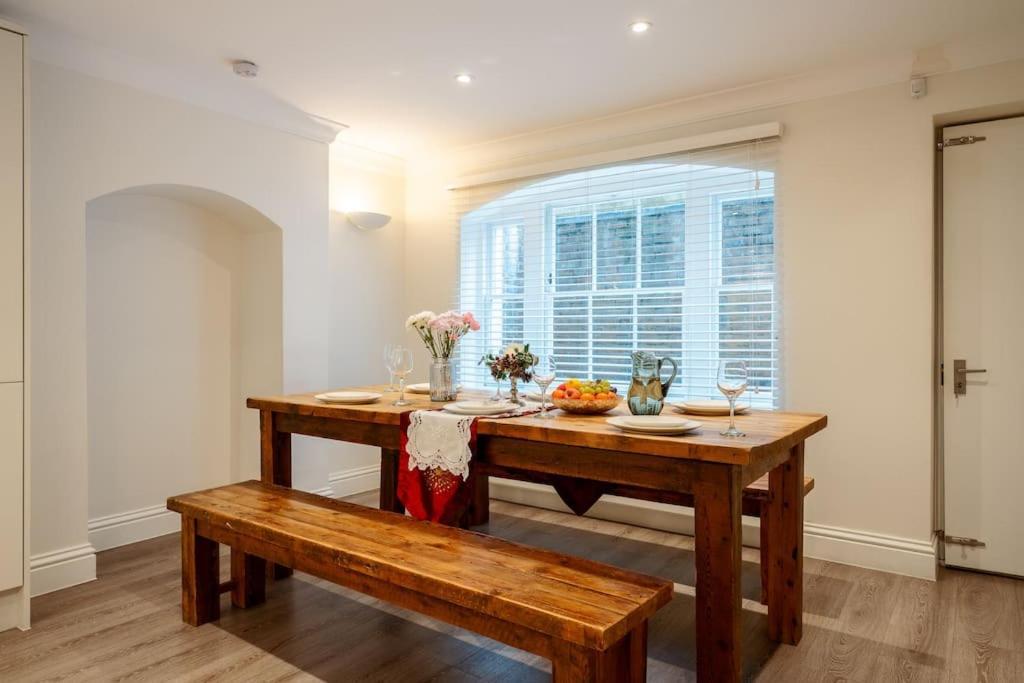 Luxury 3brs House In The Heart Of Victoria * London