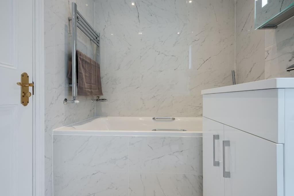 Villa Luxury 3brs House In The Heart Of Victoria *