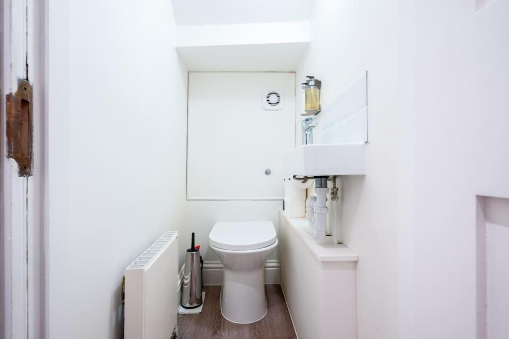 Luxury 3brs House In The Heart Of Victoria London