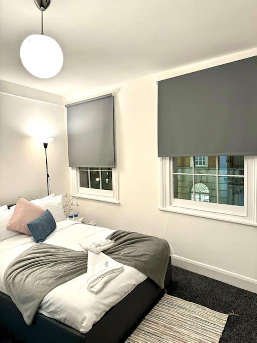 4 • Double Bed In King's Cross * London