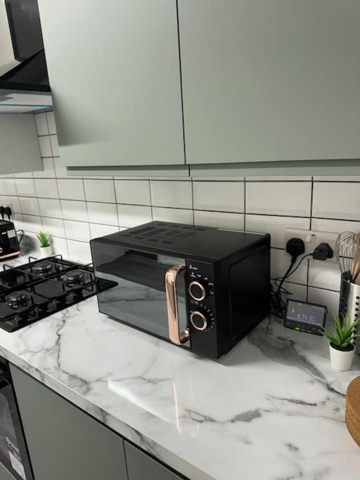 4 • Double Bed In King's Cross Apartment London