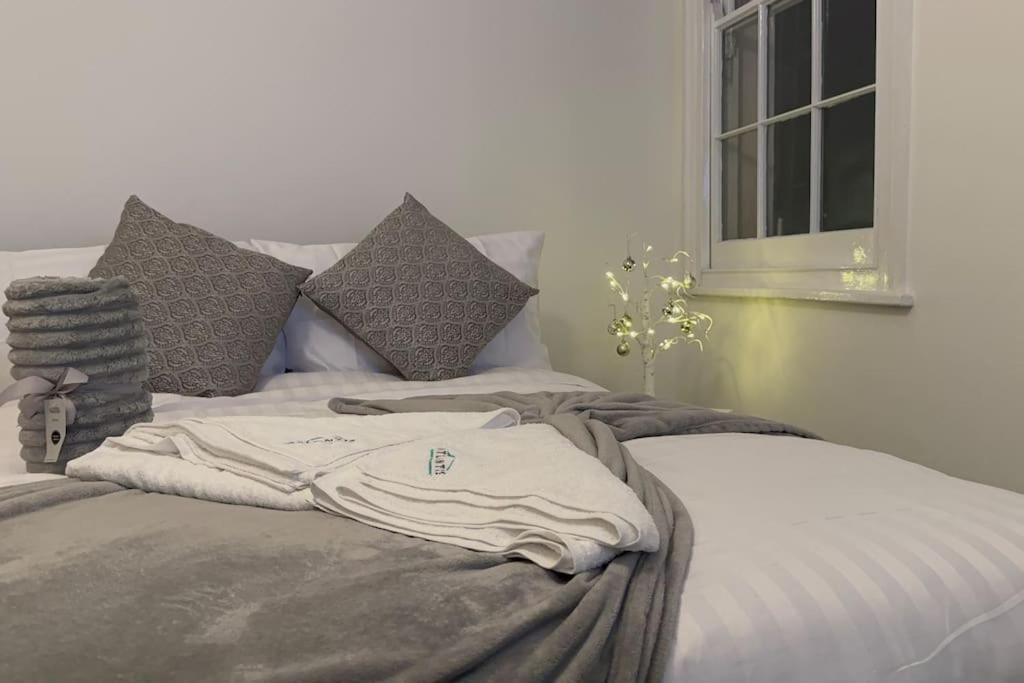 4 • Double Bed In King's Cross Apartment