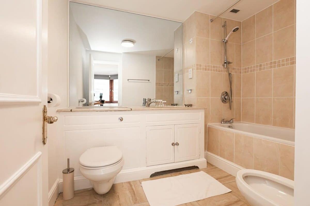 Apartamento Spacious 1 Bed Mayfair With Balcony Londres