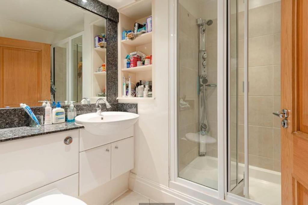 Charming Two Bedroom With Balcony London