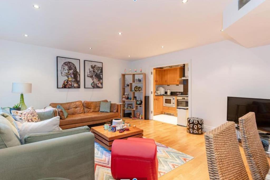 Apartment Charming Two Bedroom With Balcony