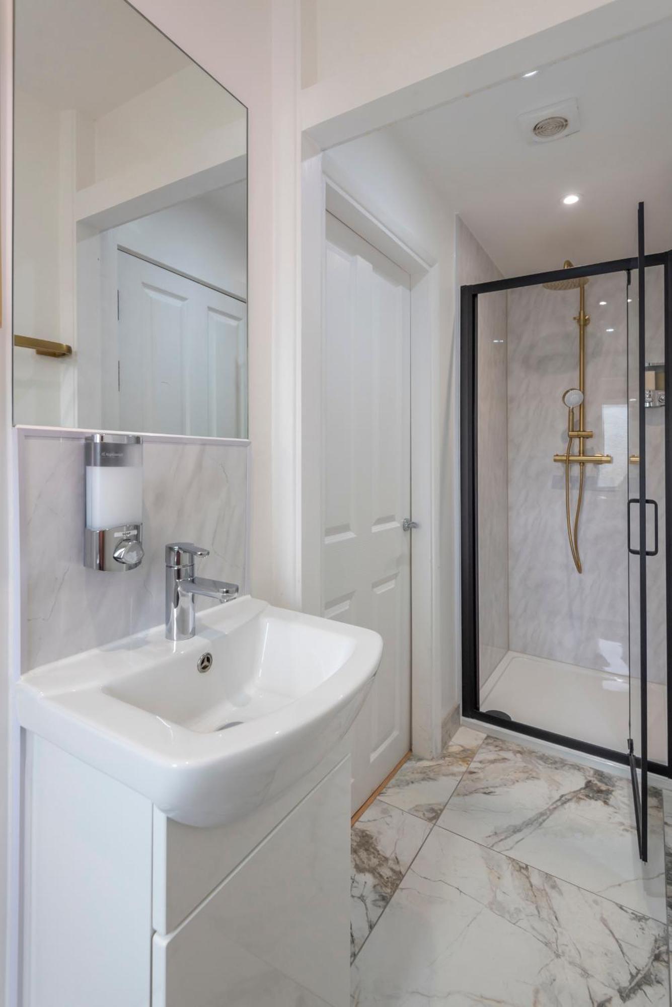 Adorable, Comfy Flat Walk Paddington/elizabeth Stn Apartment