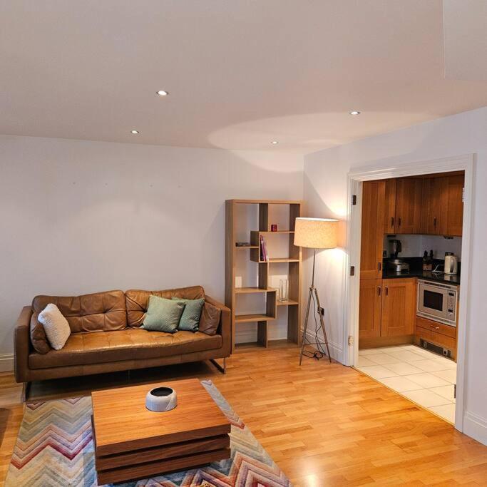 Apartment Charming Two Bedroom With Balcony