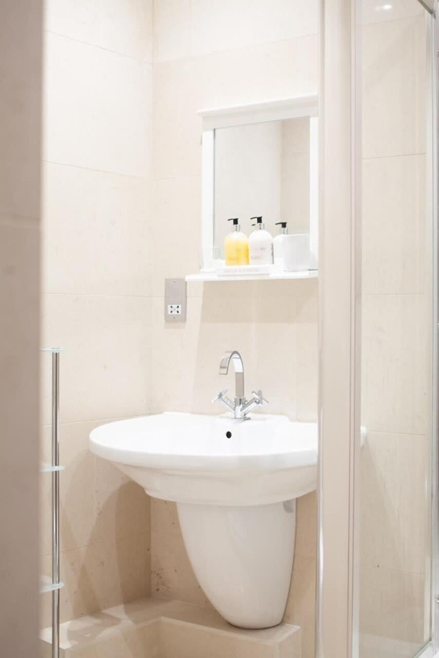 Modern And Comfortable Air-conditioned 2br Flat Apartment *