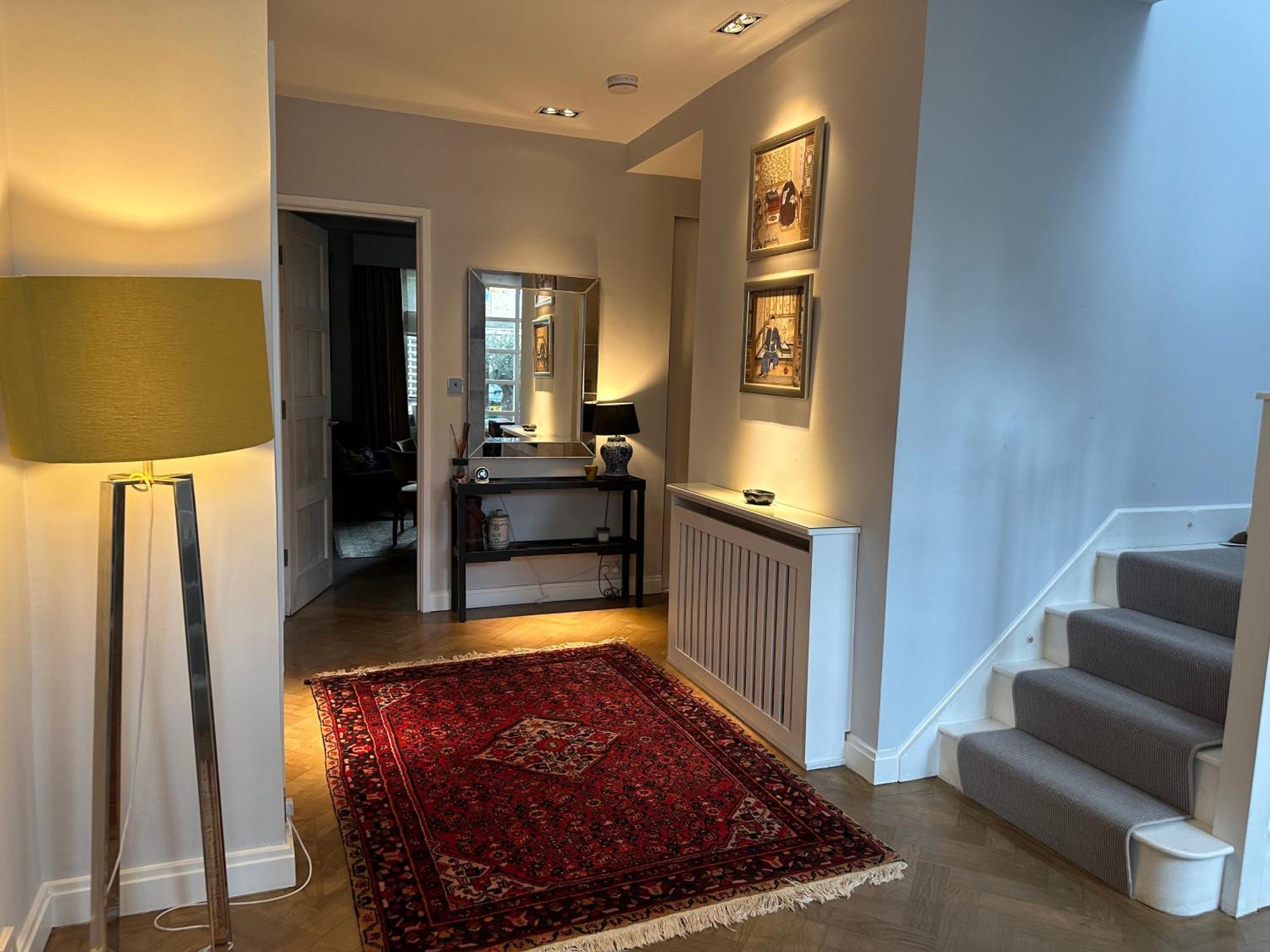 Wimbledon Tennis House With Hot Tub; 4 Minute Walk Holiday home