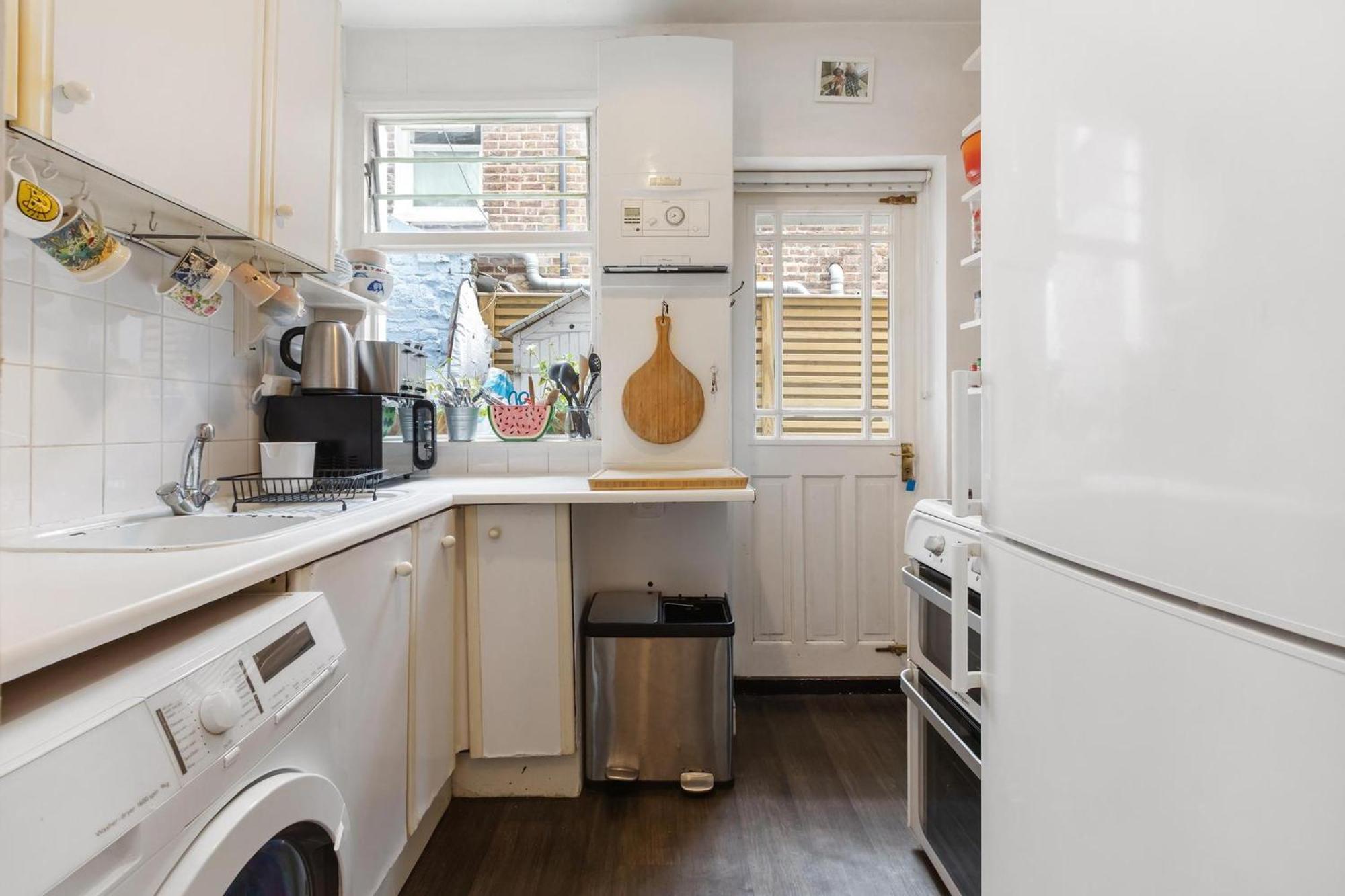 Apartment Garden Flat. Tottenham Hale. 20mins2central London