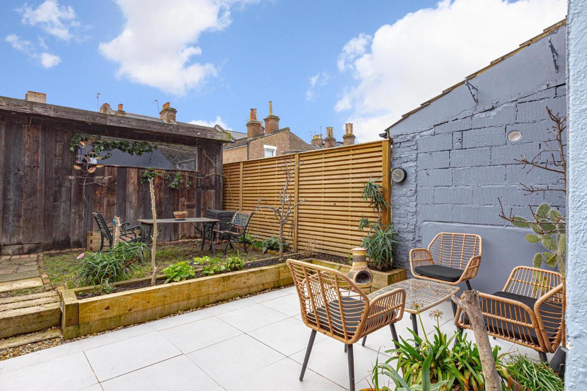 Apartment Garden Flat. Tottenham Hale. 20mins2central