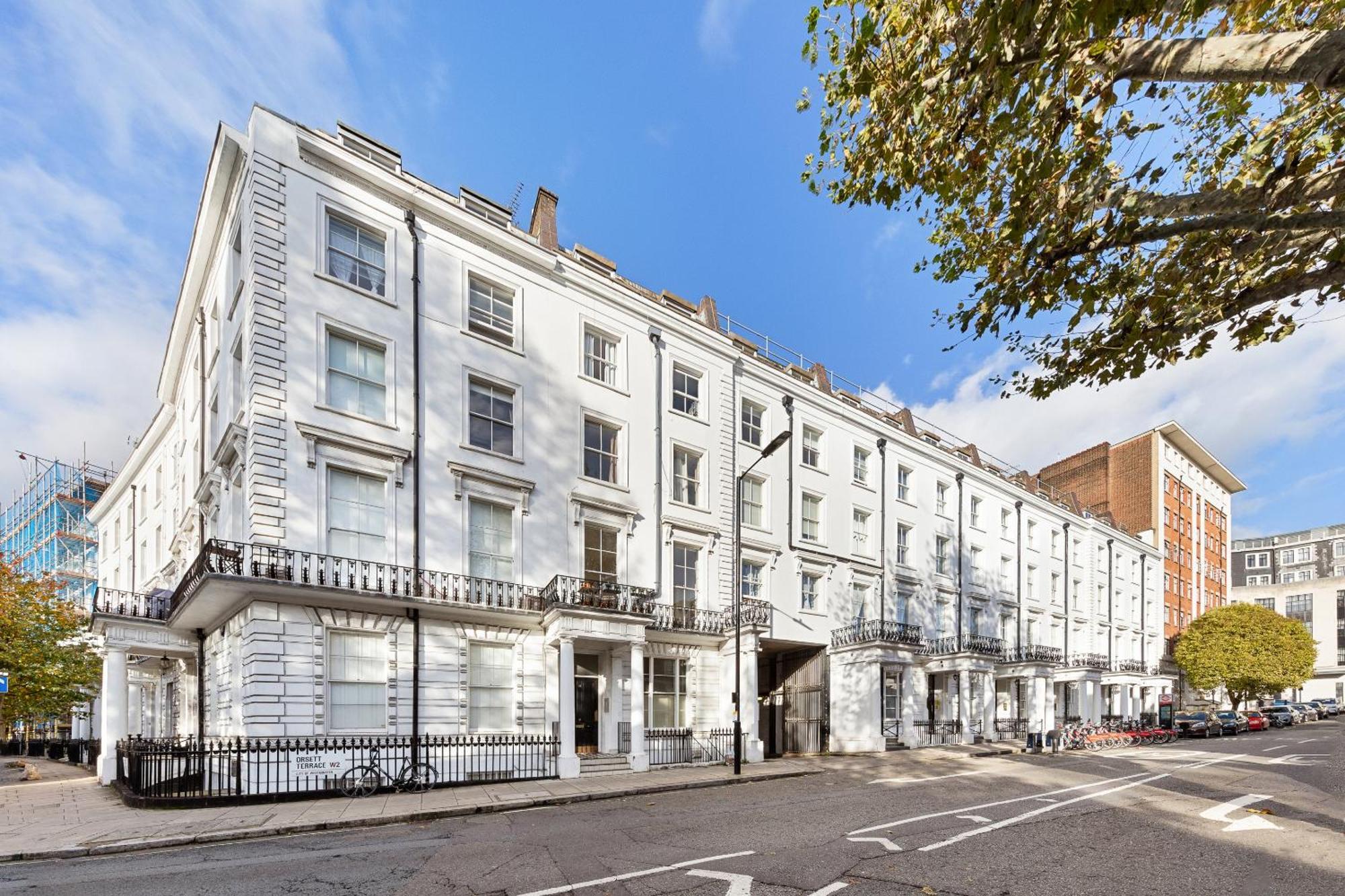 Paddington Station Paradise For Up To 4 Guests! Dream 2 Mins Walk From Station With Extra Double Sofa Bed! Apartment