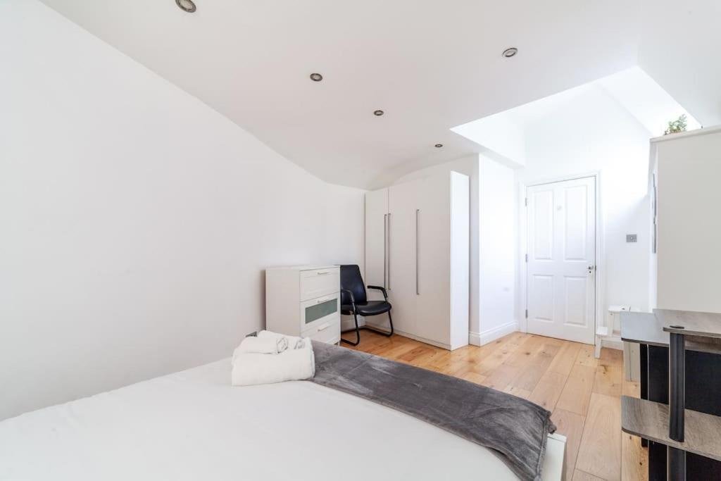 Spacious Retreat 2-bed In Popular Camden Town * Londres