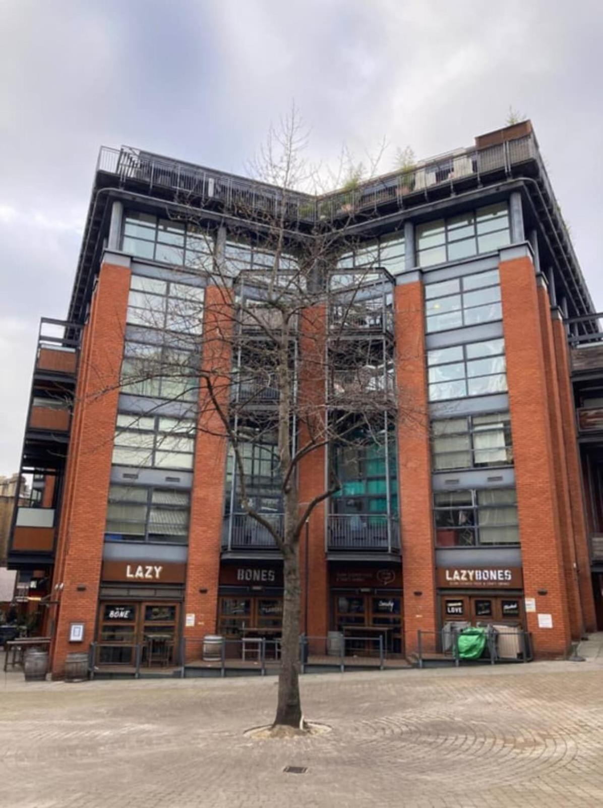 Modern & Spacious 2 Bedroom In Apartment London